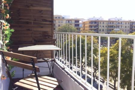 Apartamento Giralda Feria 3 *